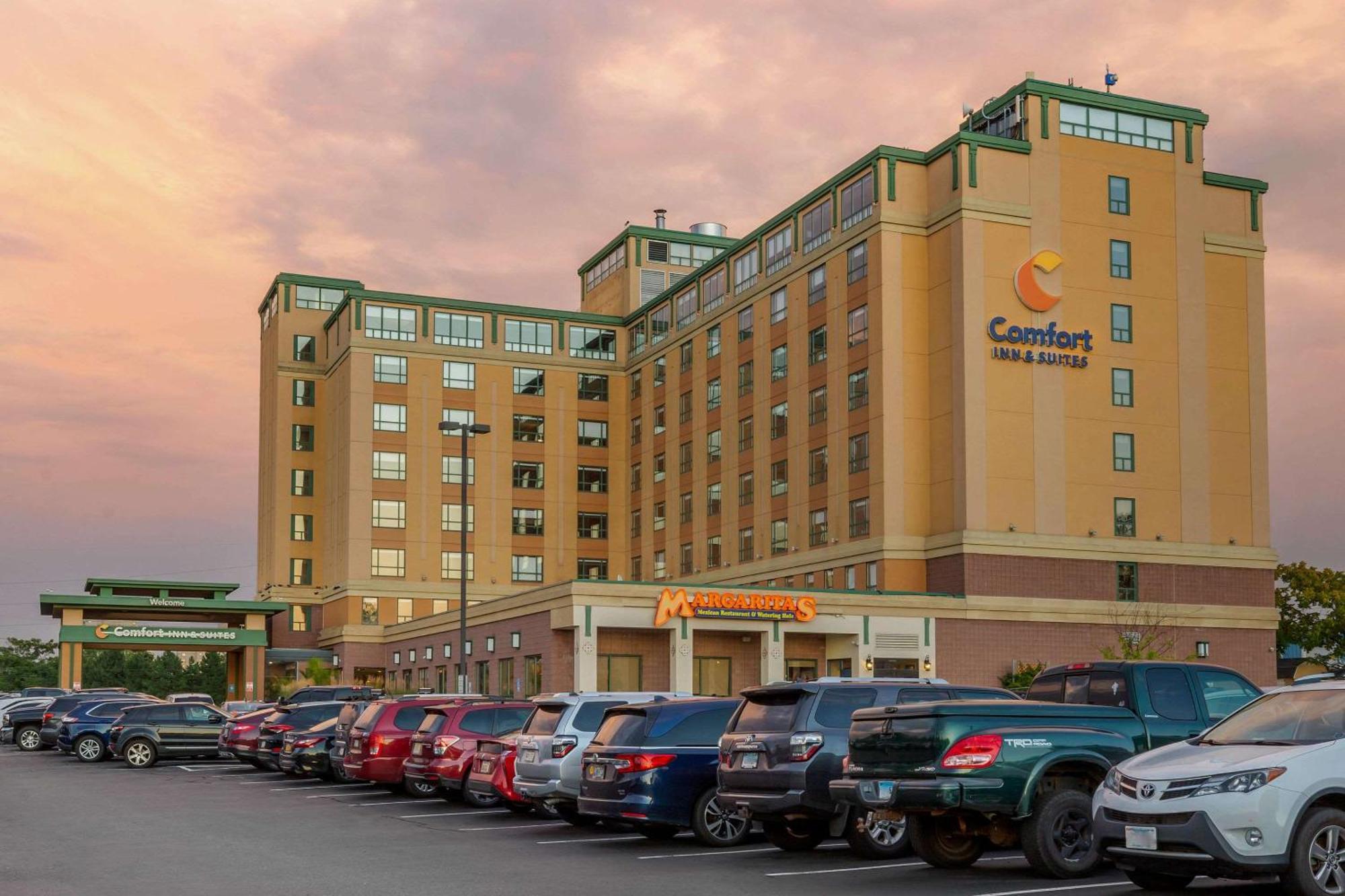 Comfort Inn & Suites Logan International Airport Revere Exterior photo