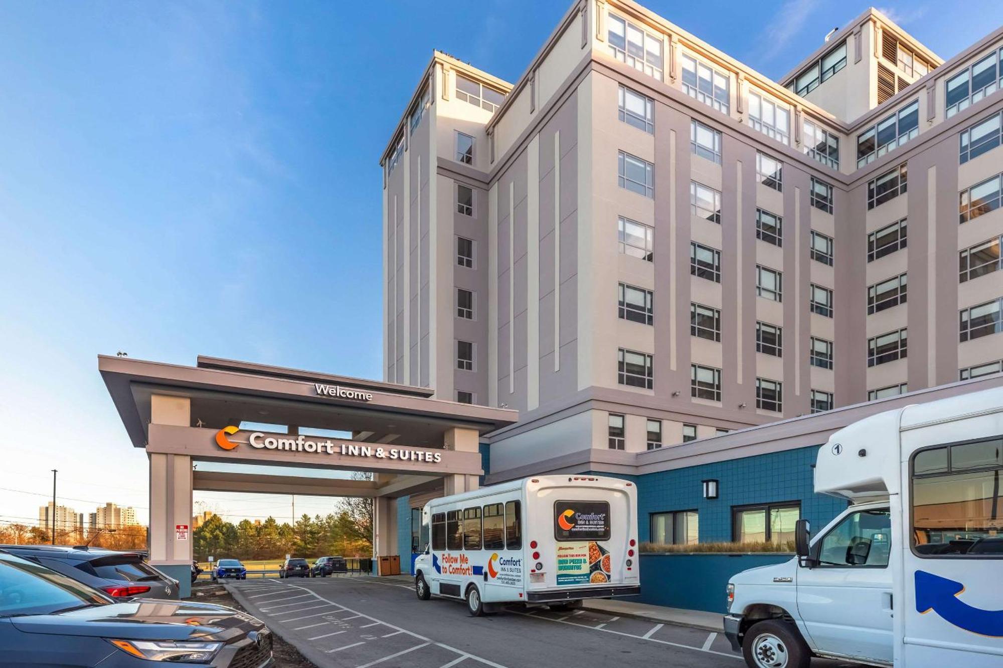 Comfort Inn & Suites Logan International Airport Revere Exterior photo