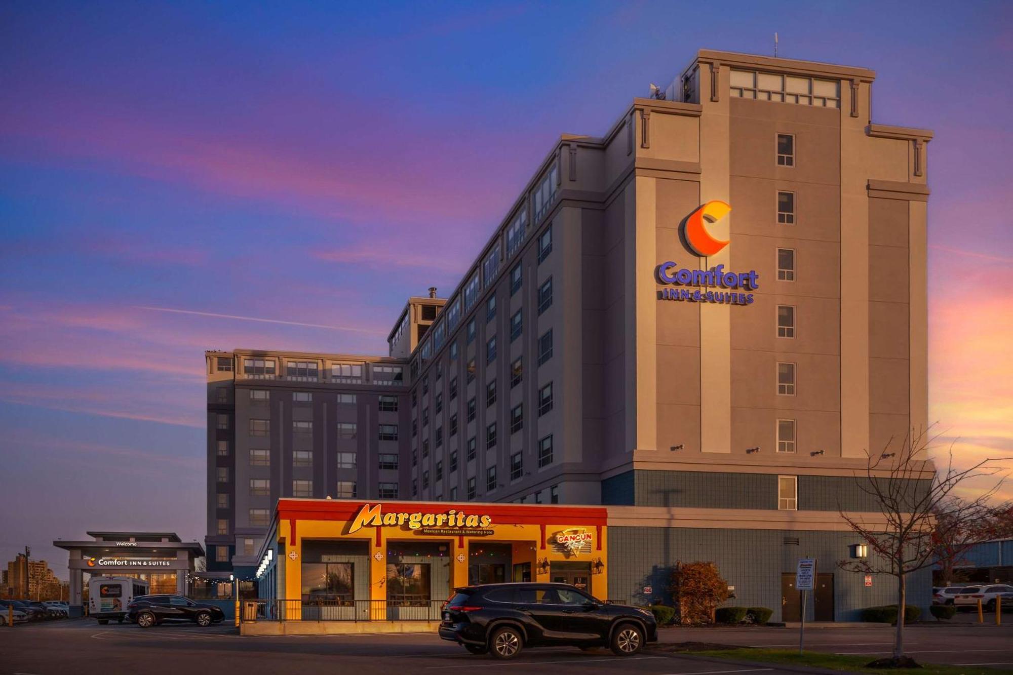 Comfort Inn & Suites Logan International Airport Revere Exterior photo